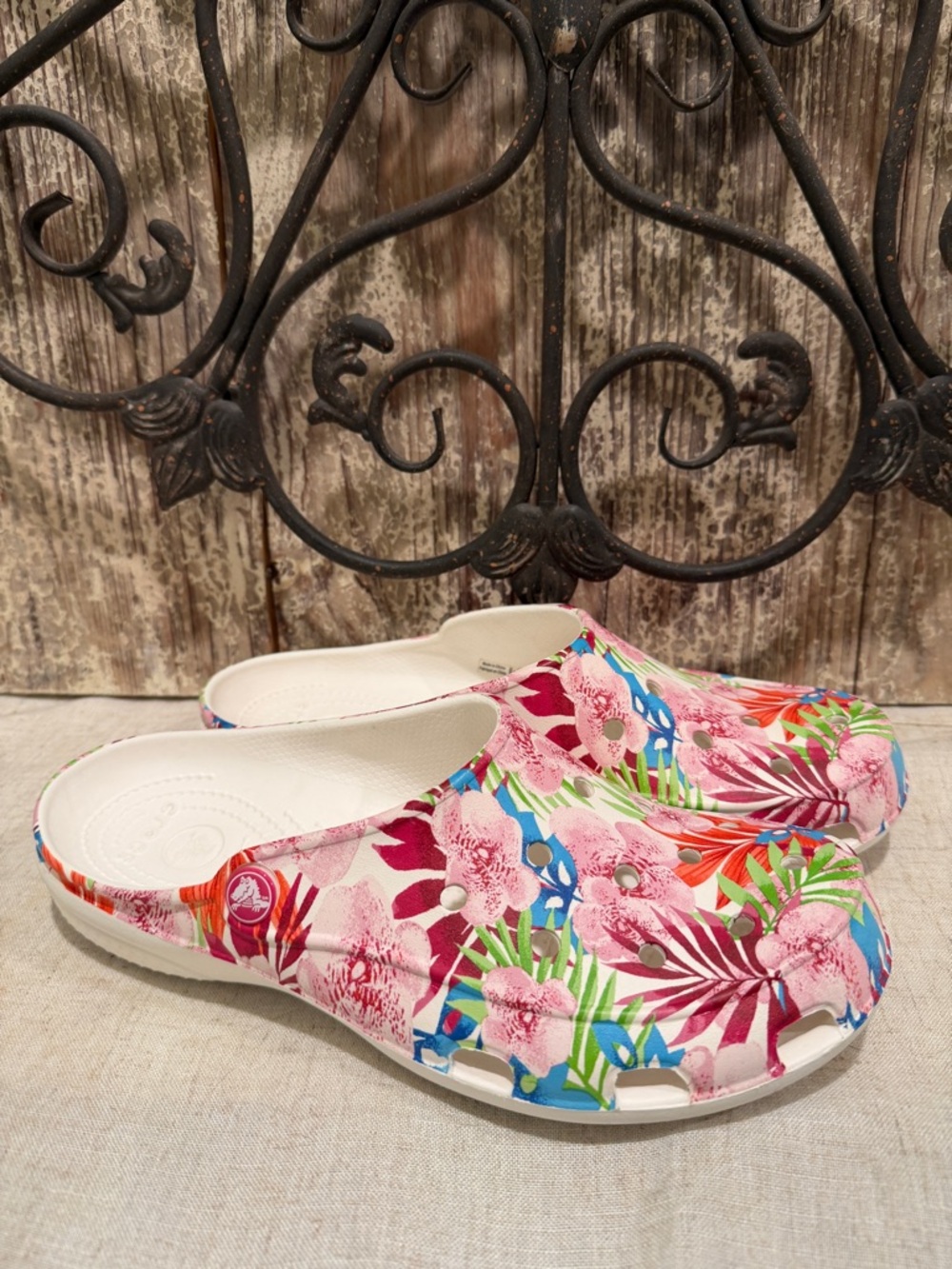 Crocs Freesail Graphic Clogs featuring a multicolor tropical floral print  w 10 - Picture 6 of 9